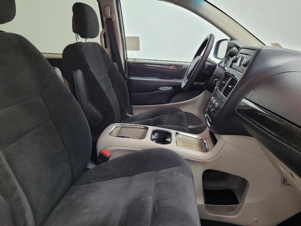 Used 2016 Dodge Grand Caravan SXT image 21