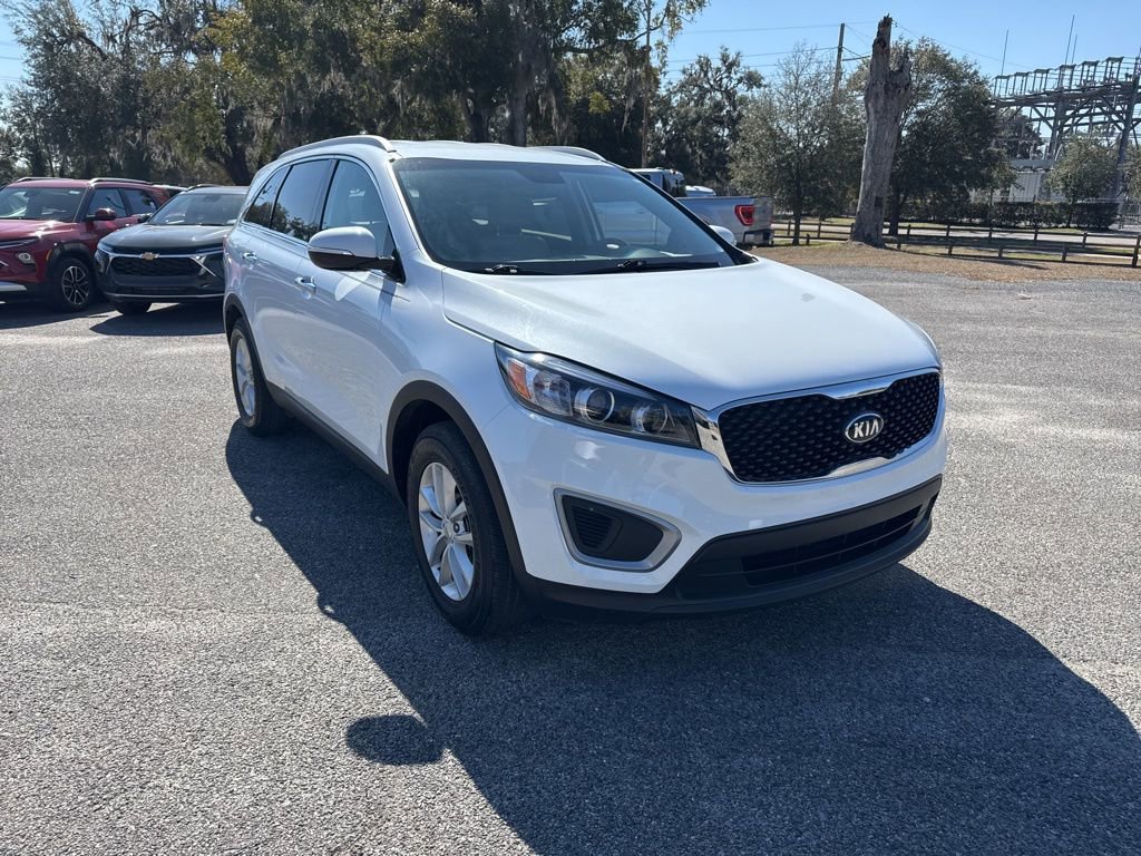 Used 2018 Kia Sorento LX image 2