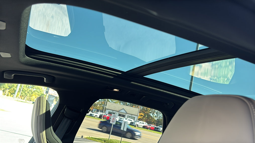 New 2027 Volvo XC60 B5 Plus AWD/4WD image 12
