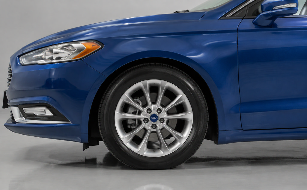 Used 2017 Ford Fusion SE w/ Fusion SE Technology Package FWD image 9