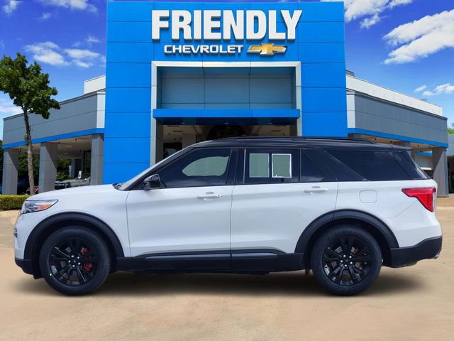 Used 2023 Ford Explorer XLT w/ Equipment Group 202A image 4