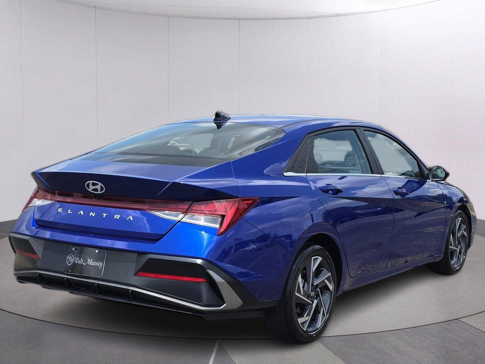 Used 2025 Hyundai Elantra SEL FWD image 5