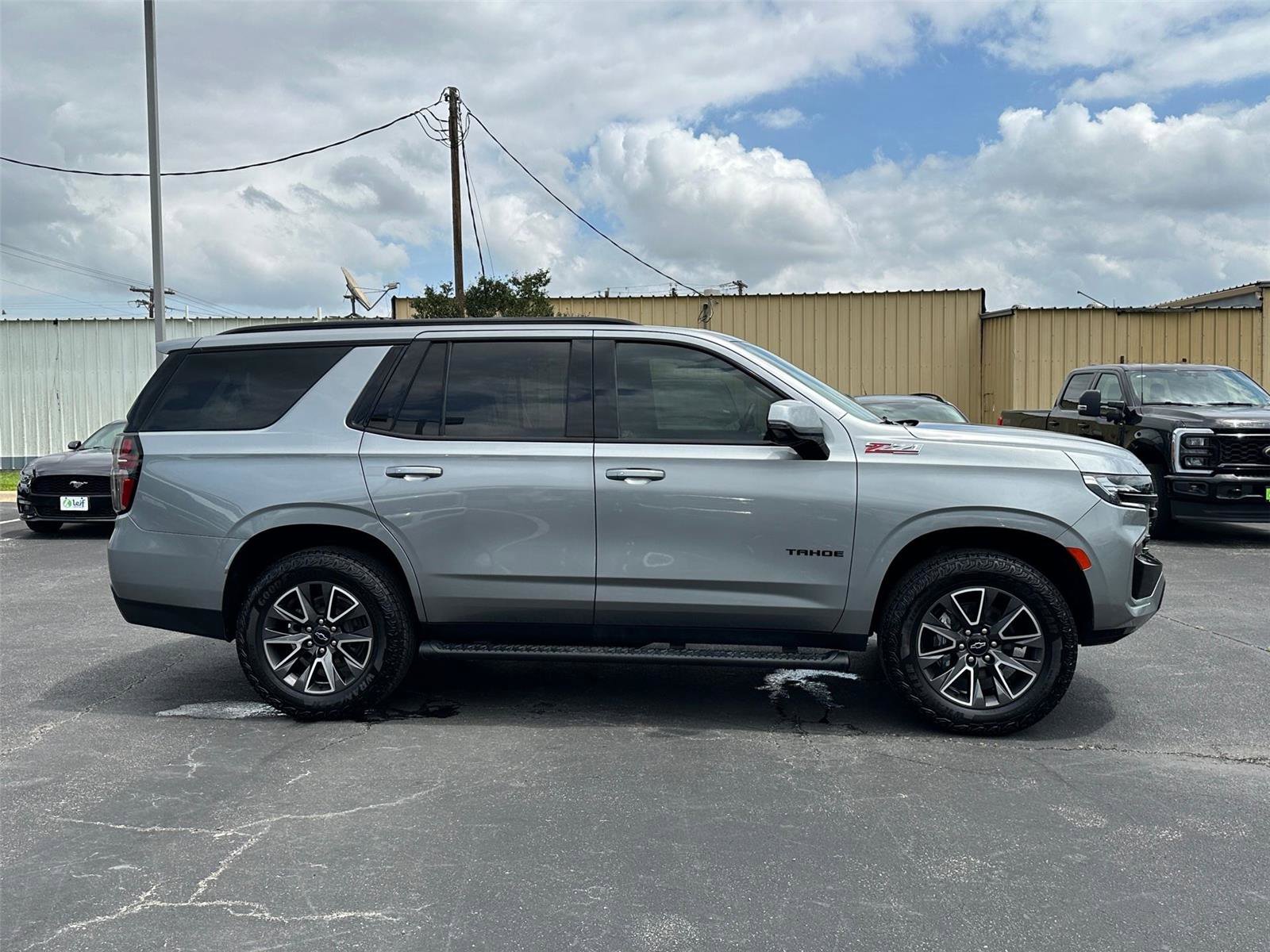Used 2024 Chevrolet Tahoe Z71 w/ Luxury Package image 3