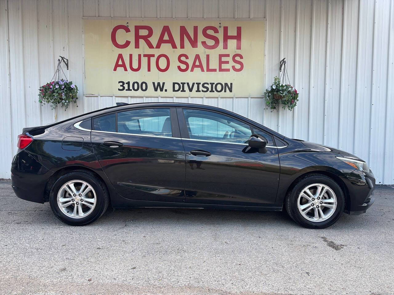 Used 2018 Chevrolet Cruze LT image 2