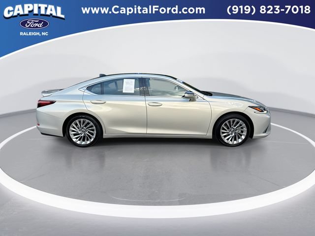 Used 2022 Lexus ES 350 Ultra Luxury w/ Accessory Package 2 FWD image 9