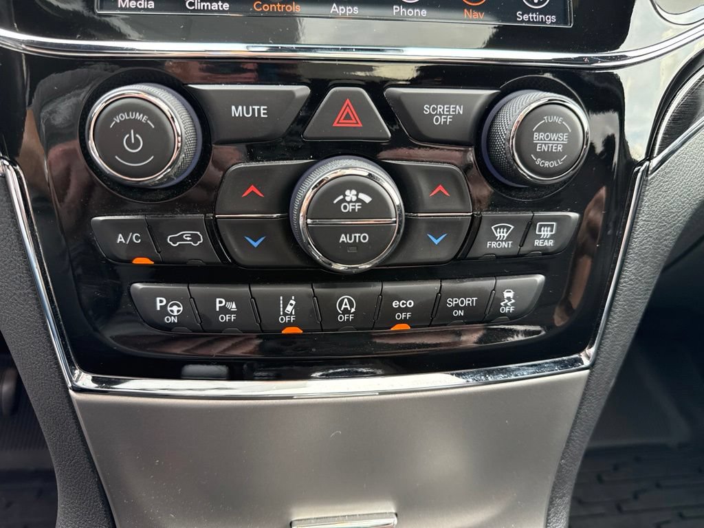 Used 2021 Jeep Grand Cherokee Trailhawk w/ Trailhawk Luxury Group AWD/4WD image 38