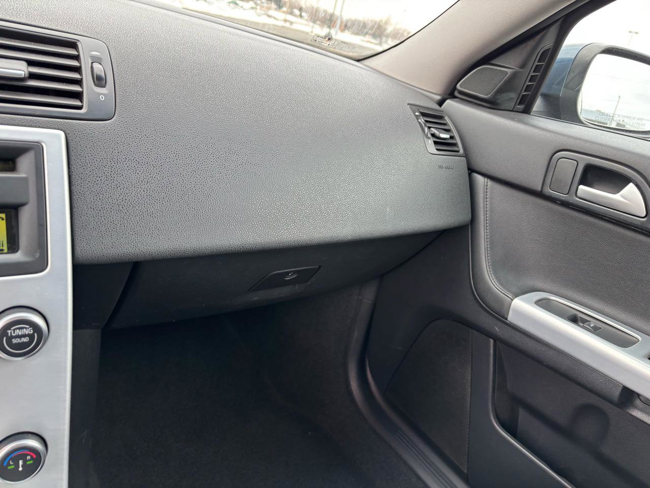 Used 2011 Volvo S40 T5 w/ Preferred Pkg FWD image 17
