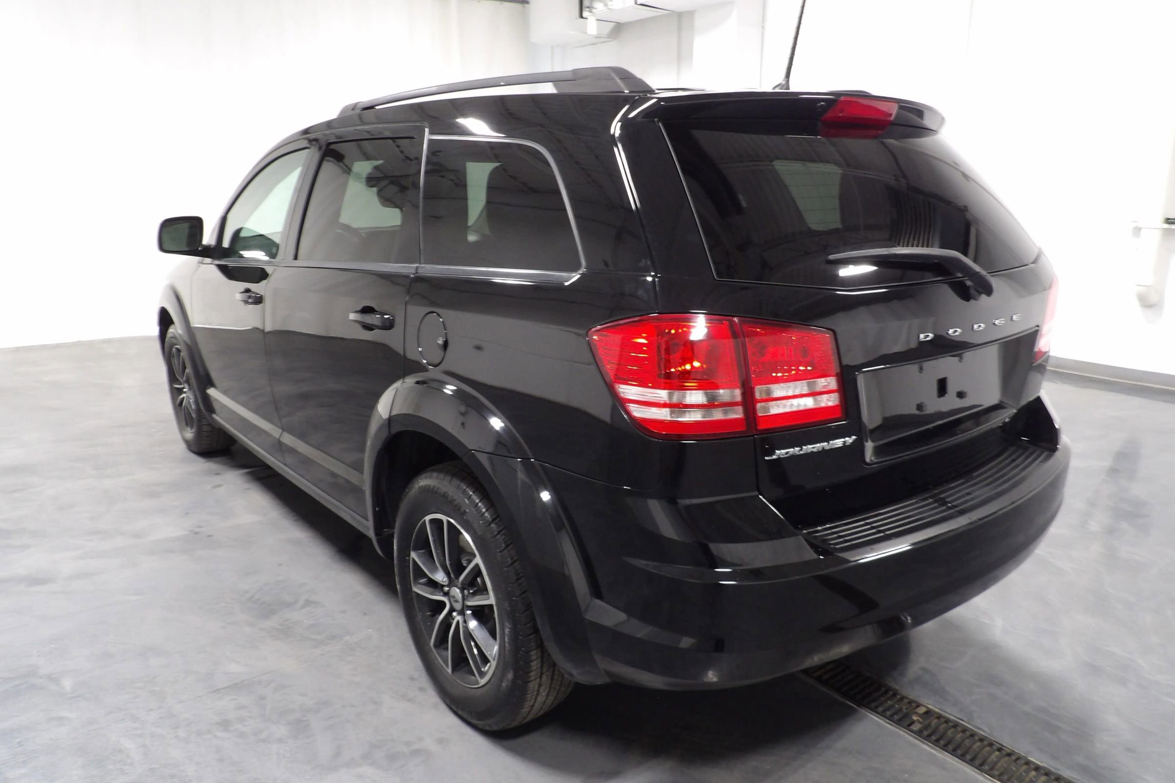 Used 2018 Dodge Journey SE w/ Blacktop Package image 6
