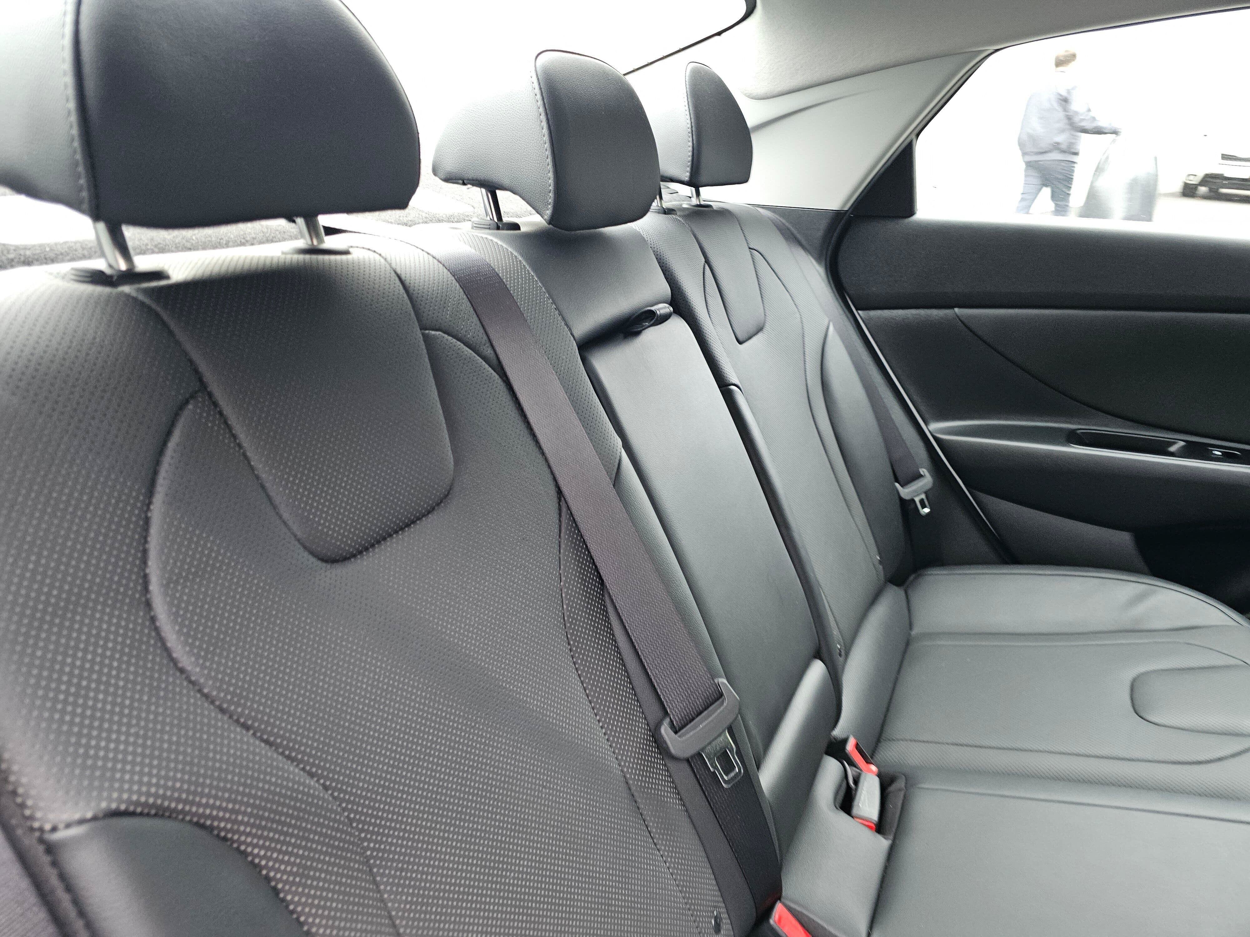 Used 2023 Hyundai Elantra Limited w/ Cargo Package FWD image 13