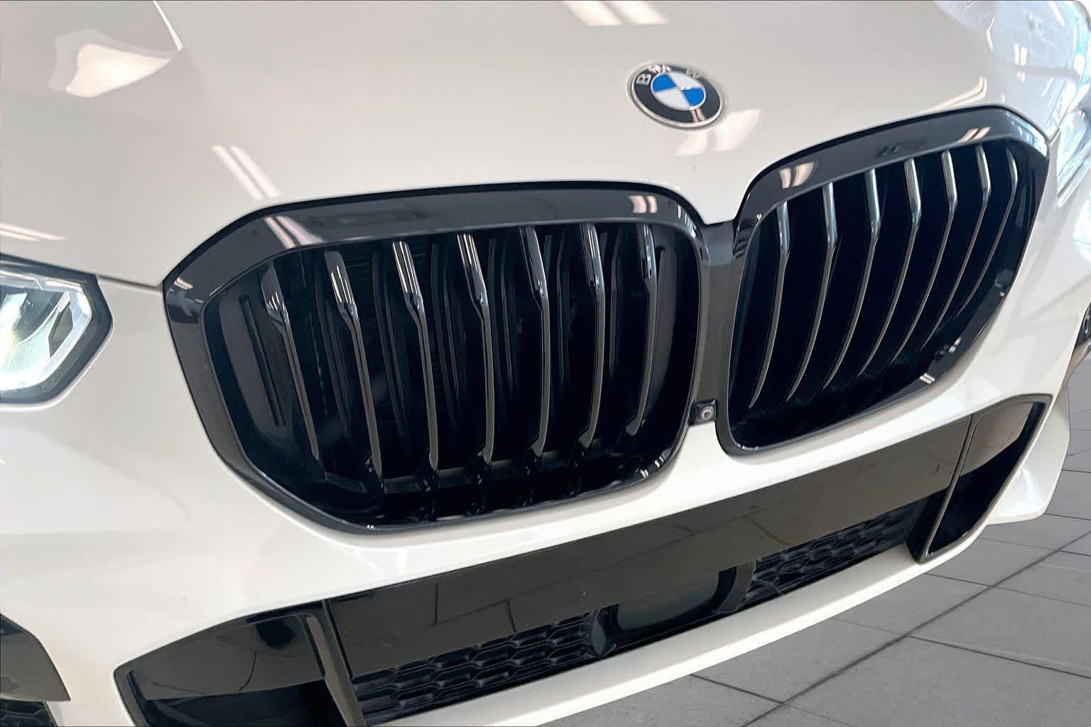 Used 2020 BMW X5 M50i AWD/4WD image 27