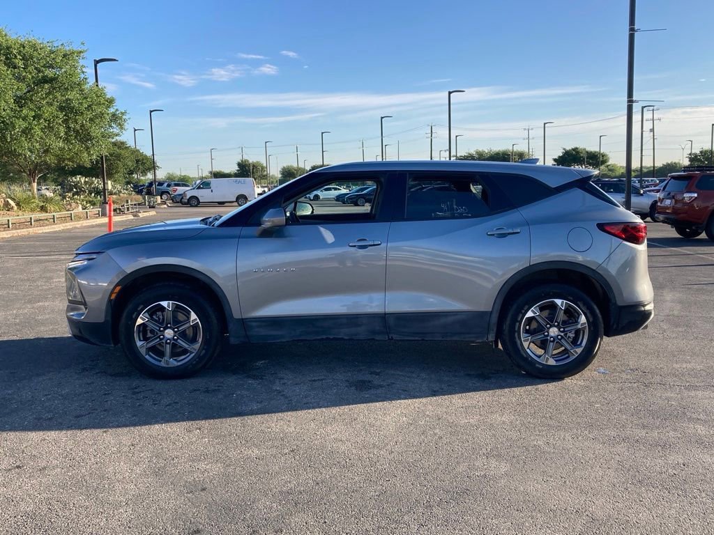 Used 2025 Chevrolet Blazer LT FWD image 3