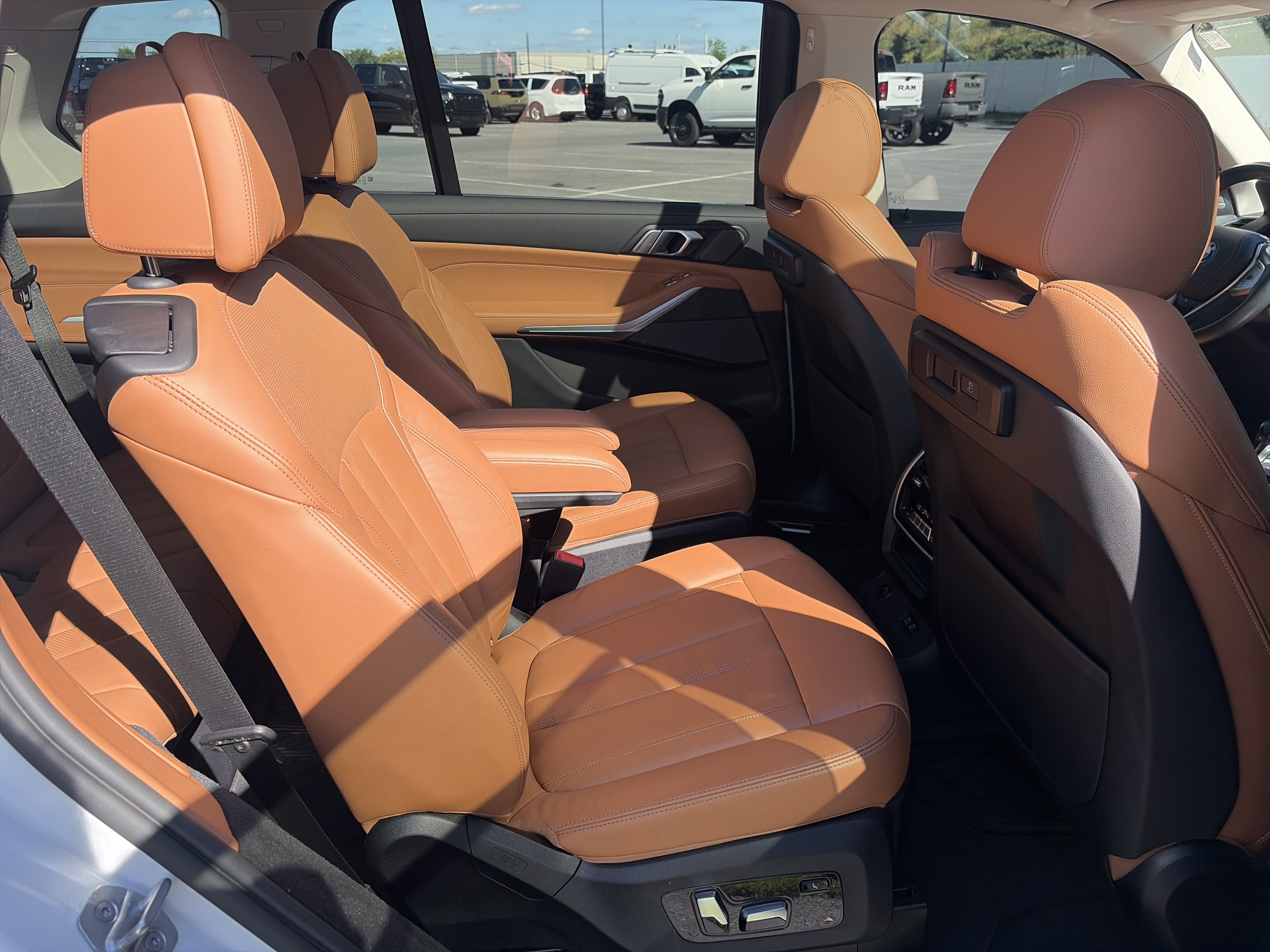 Used 2022 BMW X7 xDrive40i w/ Premium Package AWD/4WD image 42