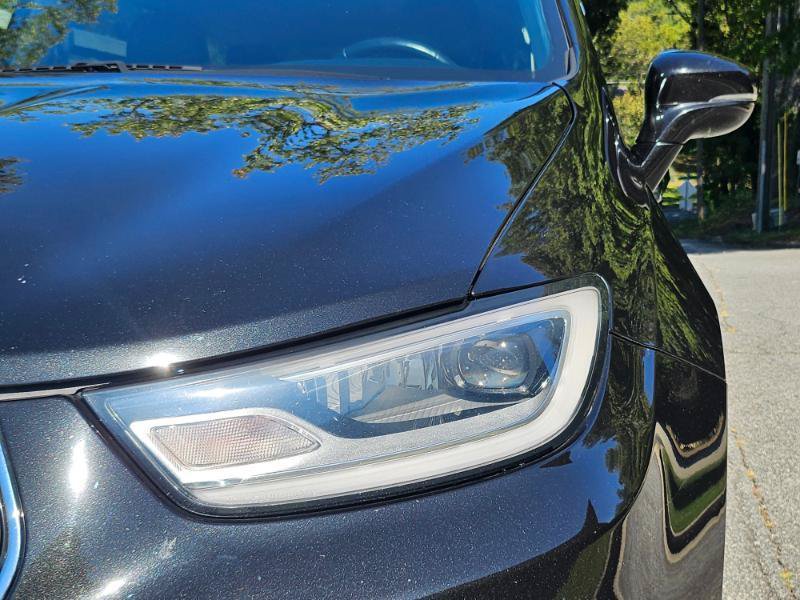 Used 2021 Chrysler Pacifica Touring-L FWD image 25