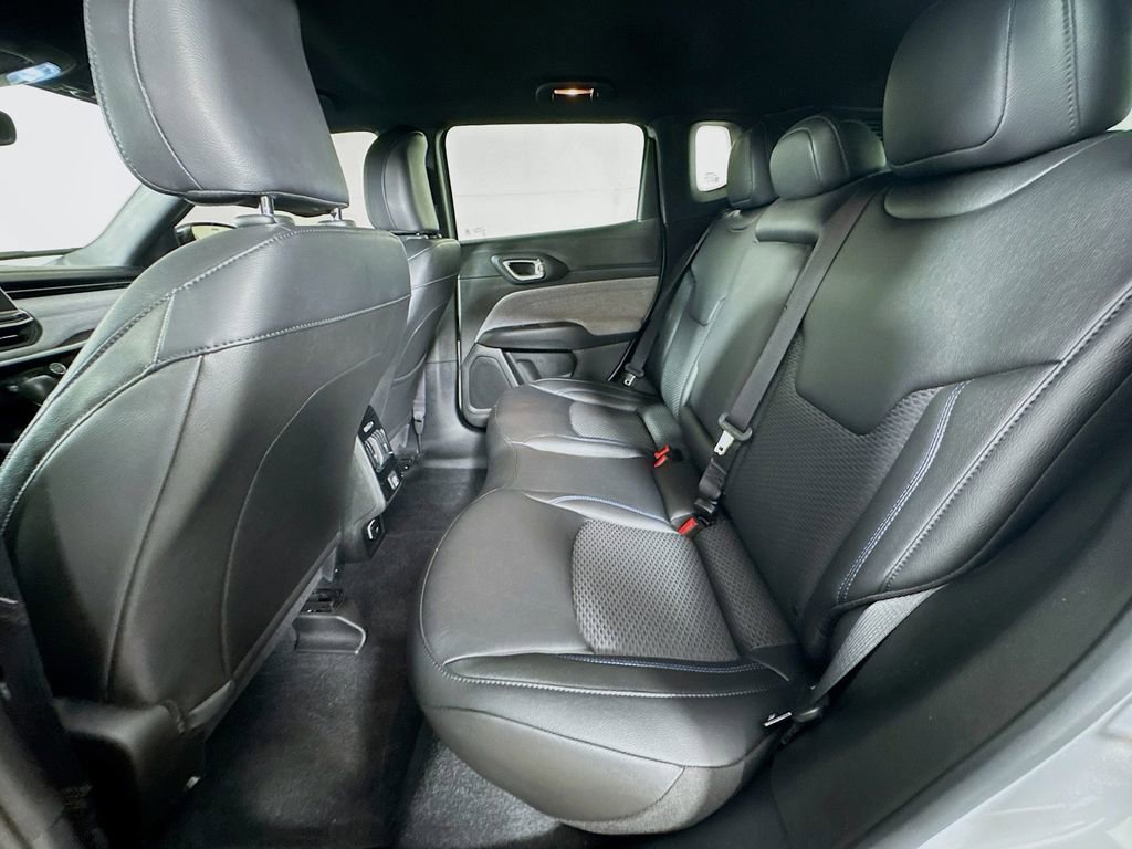 Used 2025 Jeep Compass Latitude image 27