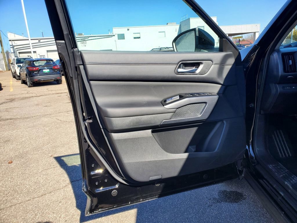 New 2026 Nissan Pathfinder SL image 17