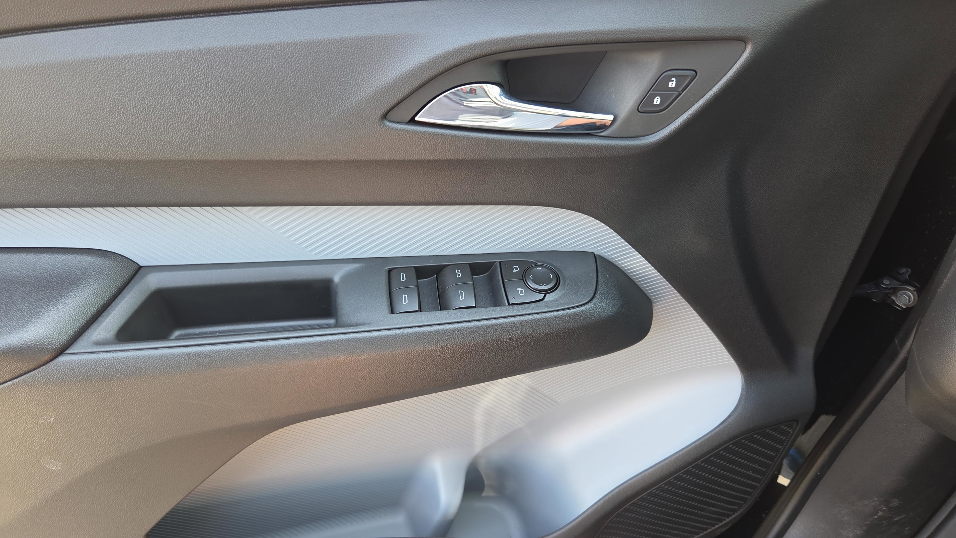 New 2027 Chevrolet Bolt RS w/ Technology Package FWD image 27