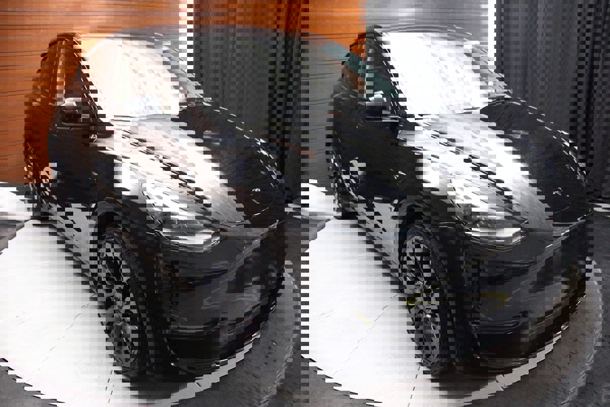 Used 2024 Tesla Model Y Performance image 24