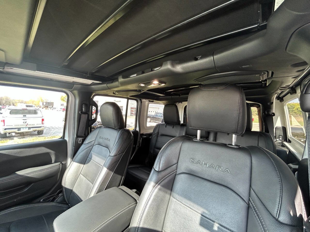 Used 2022 Jeep Wrangler Unlimited Sahara w/ Cold Weather Group image 8