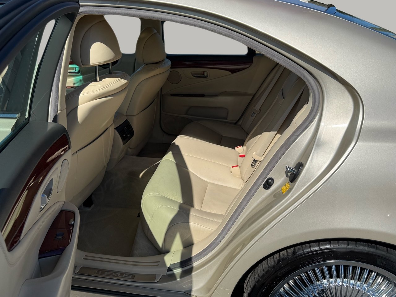 Used 2012 Lexus LS 460 Luxury image 26