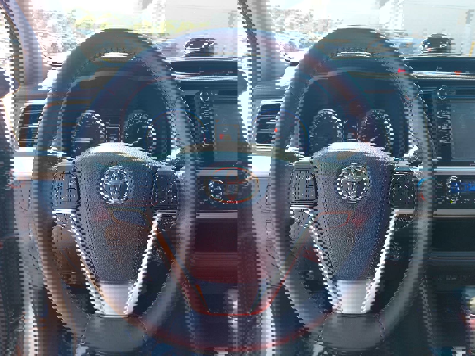 Used 2018 Toyota Highlander SE image 17