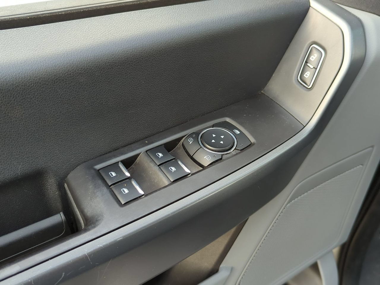 Used 2023 Ford F350 XLT AWD/4WD image 9