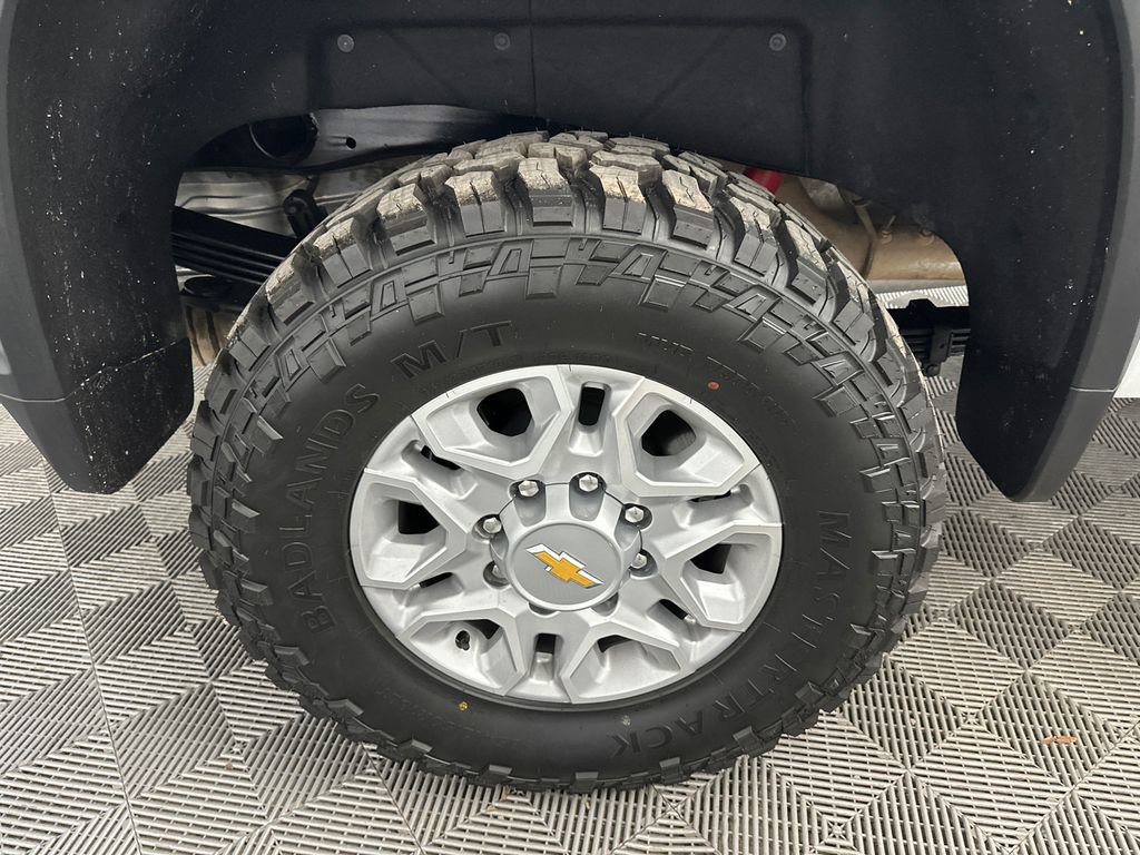 Used 2024 Chevrolet Silverado 2500 LT AWD/4WD image 18