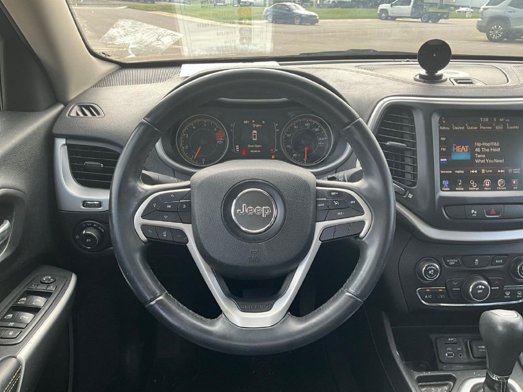 Used 2018 Jeep Cherokee Latitude Plus FWD image 11