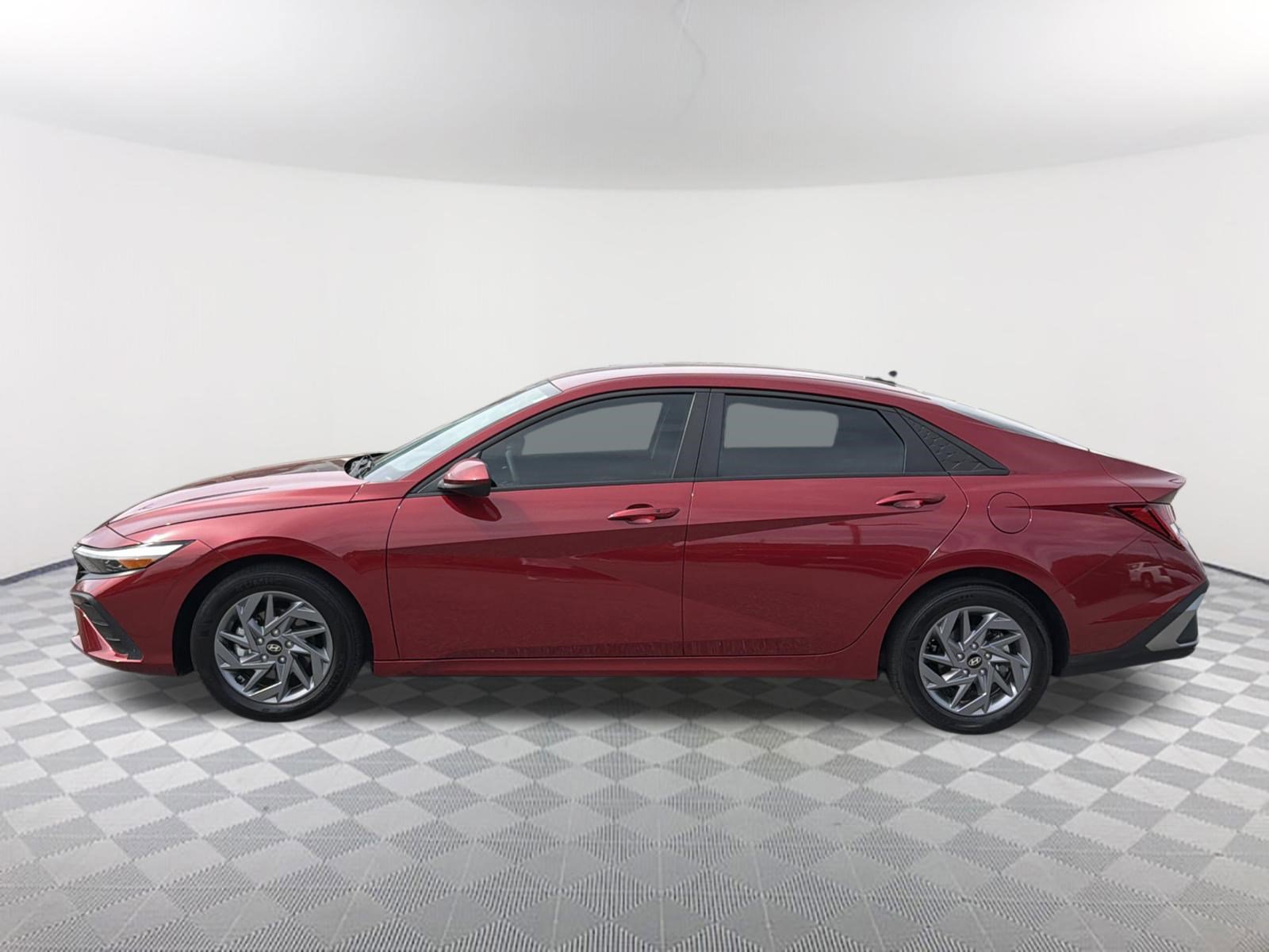 Used 2024 Hyundai Elantra Blue image 14