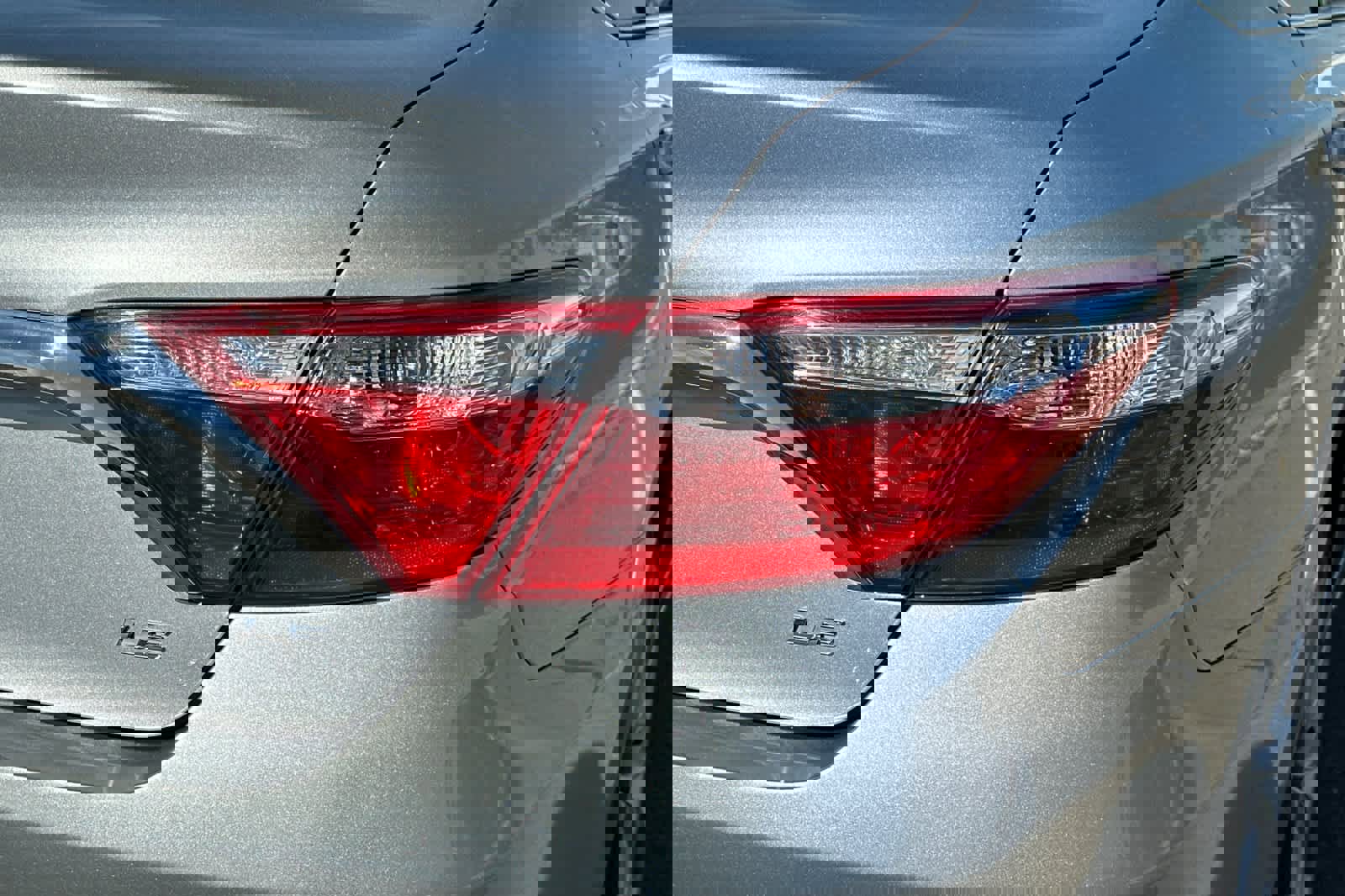 Used 2017 Toyota Camry LE image 18