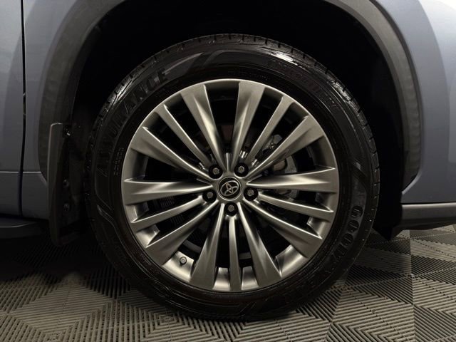 Used 2021 Toyota Highlander Platinum image 12