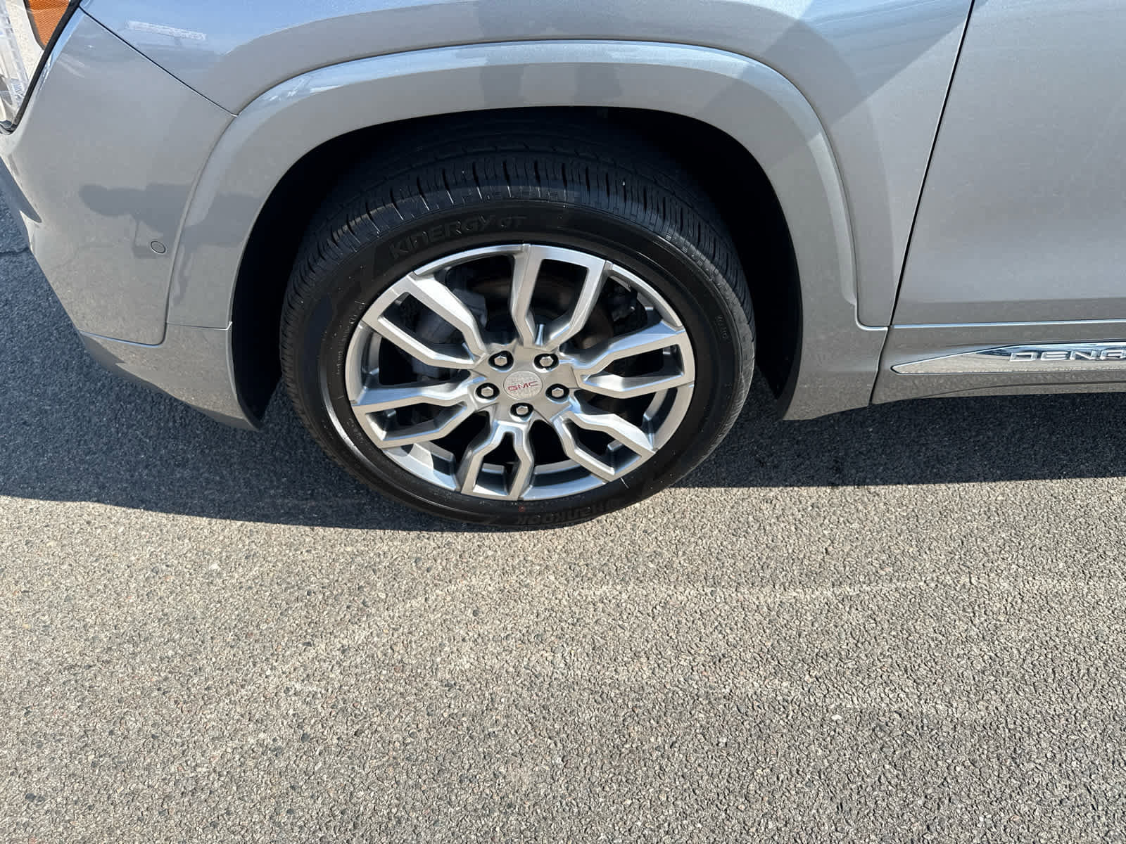 Used 2023 GMC Terrain Denali w/ Denali Premium Package image 9