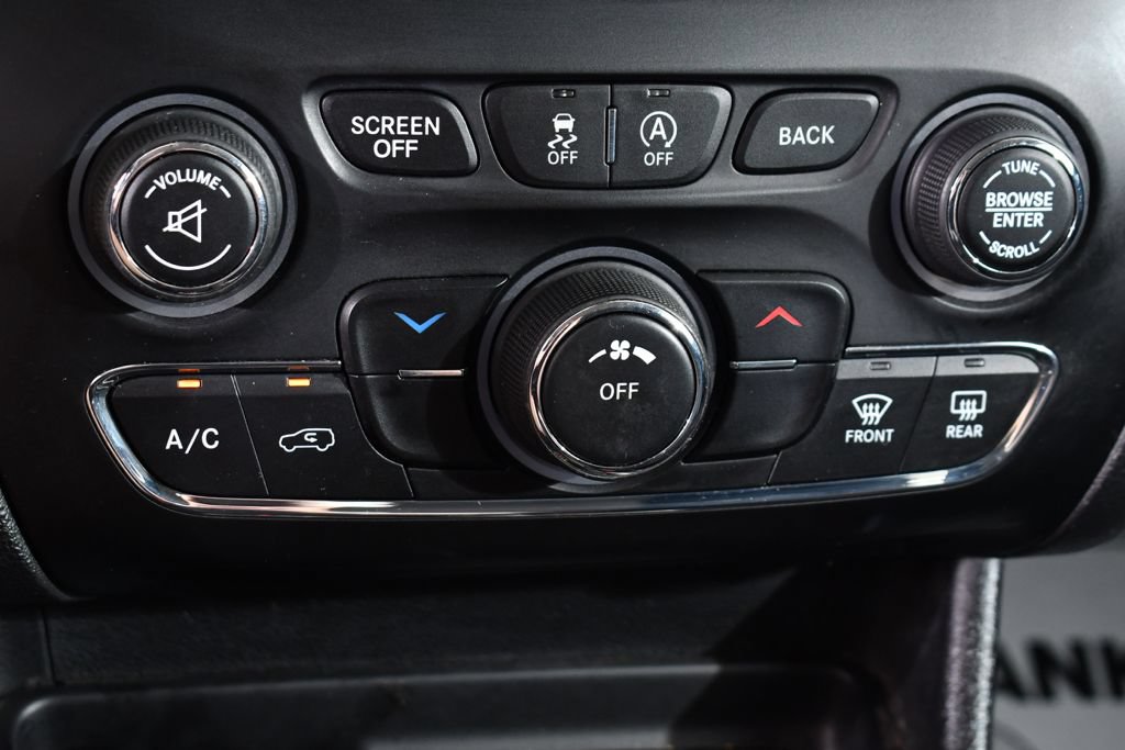 Used 2017 Jeep Cherokee Latitude AWD/4WD image 29