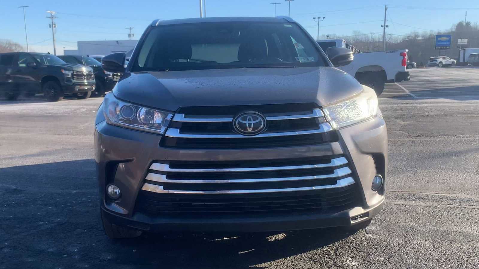 Used 2017 Toyota Highlander Limited image 3
