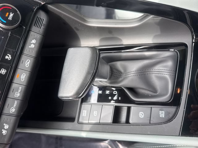 Used 2025 Hyundai Elantra Limited FWD image 18