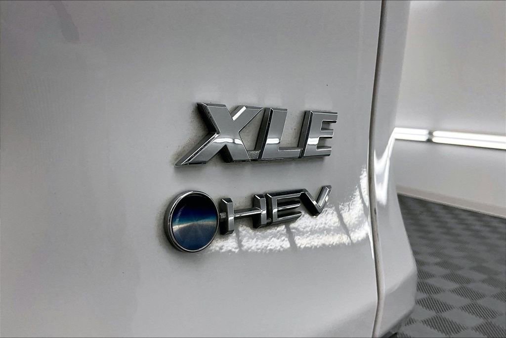 Used 2025 Toyota RAV4 XLE image 8