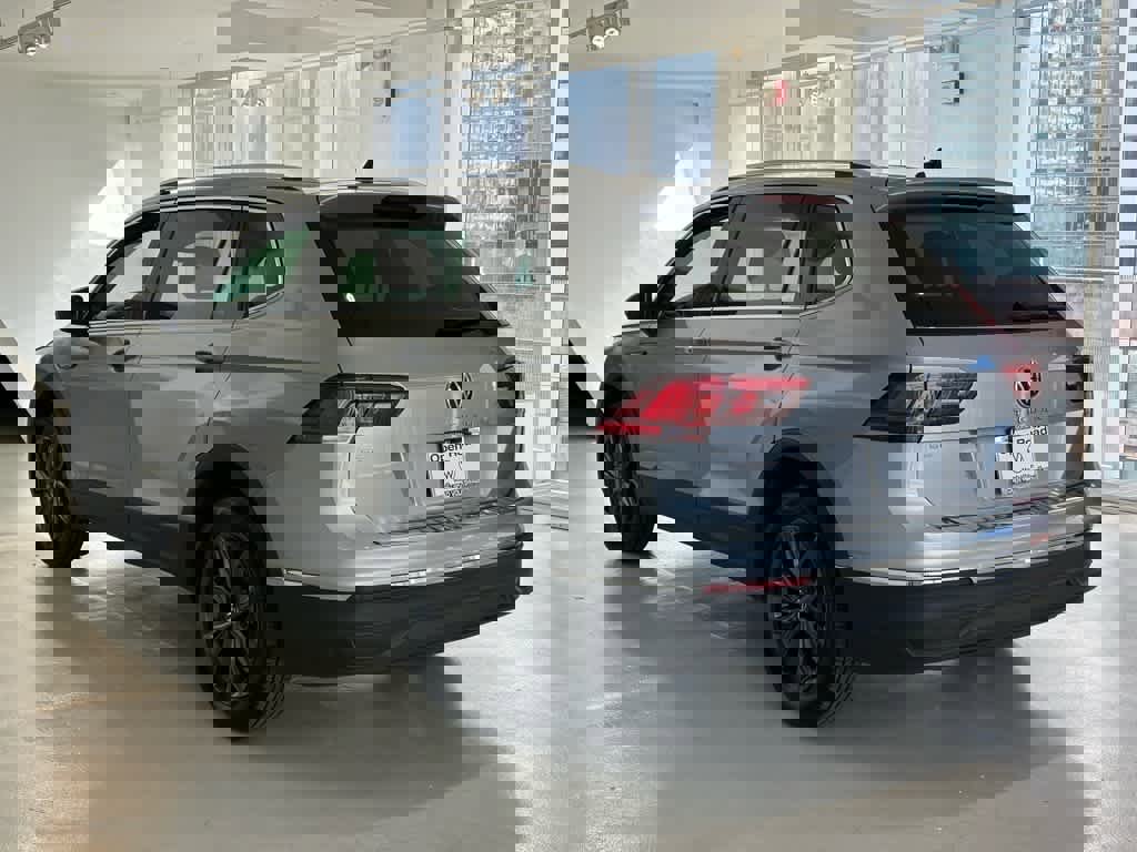 Certified 2024 Volkswagen Tiguan SE w/ Panoramic Sunroof Package image 6