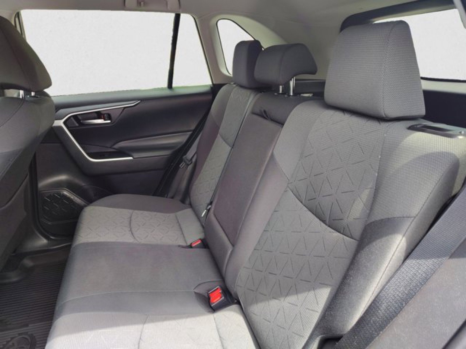 Used 2021 Toyota RAV4 XLE Premium image 17