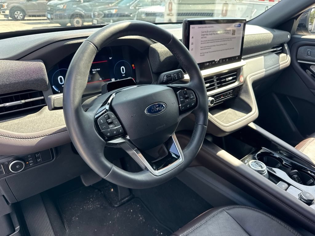 Used 2026 Ford Explorer Platinum RWD image 9