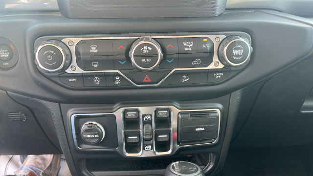 Certified 2019 Jeep Wrangler Unlimited Sahara AWD/4WD image 16
