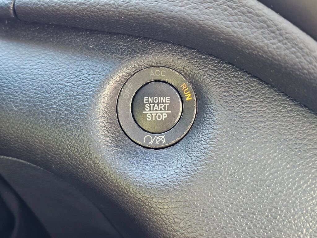 Used 2019 Jeep Cherokee Limited w/ Luxury Group image 42