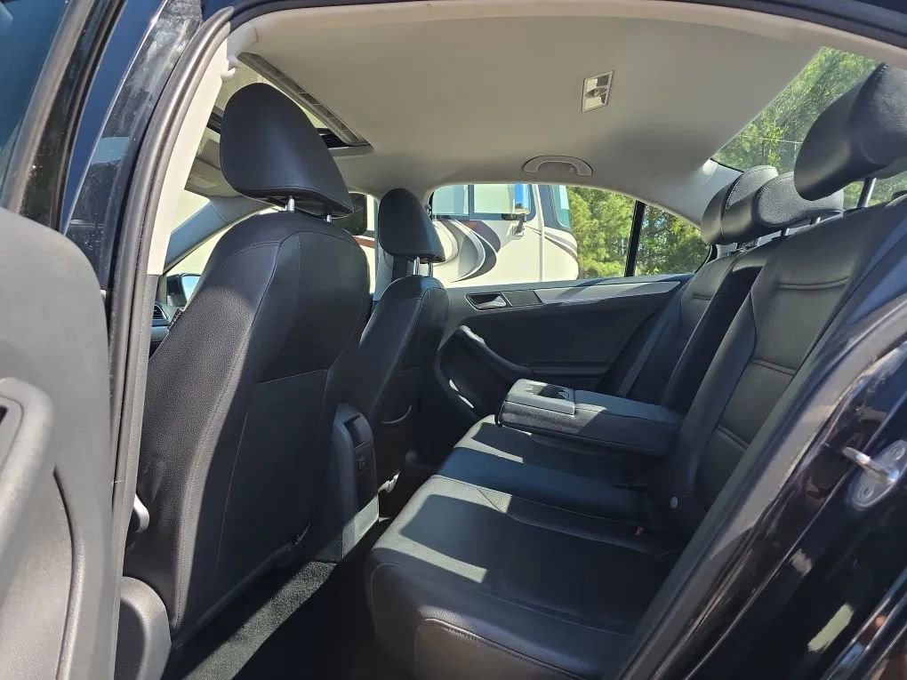 Used 2017 Volkswagen Jetta SE image 38