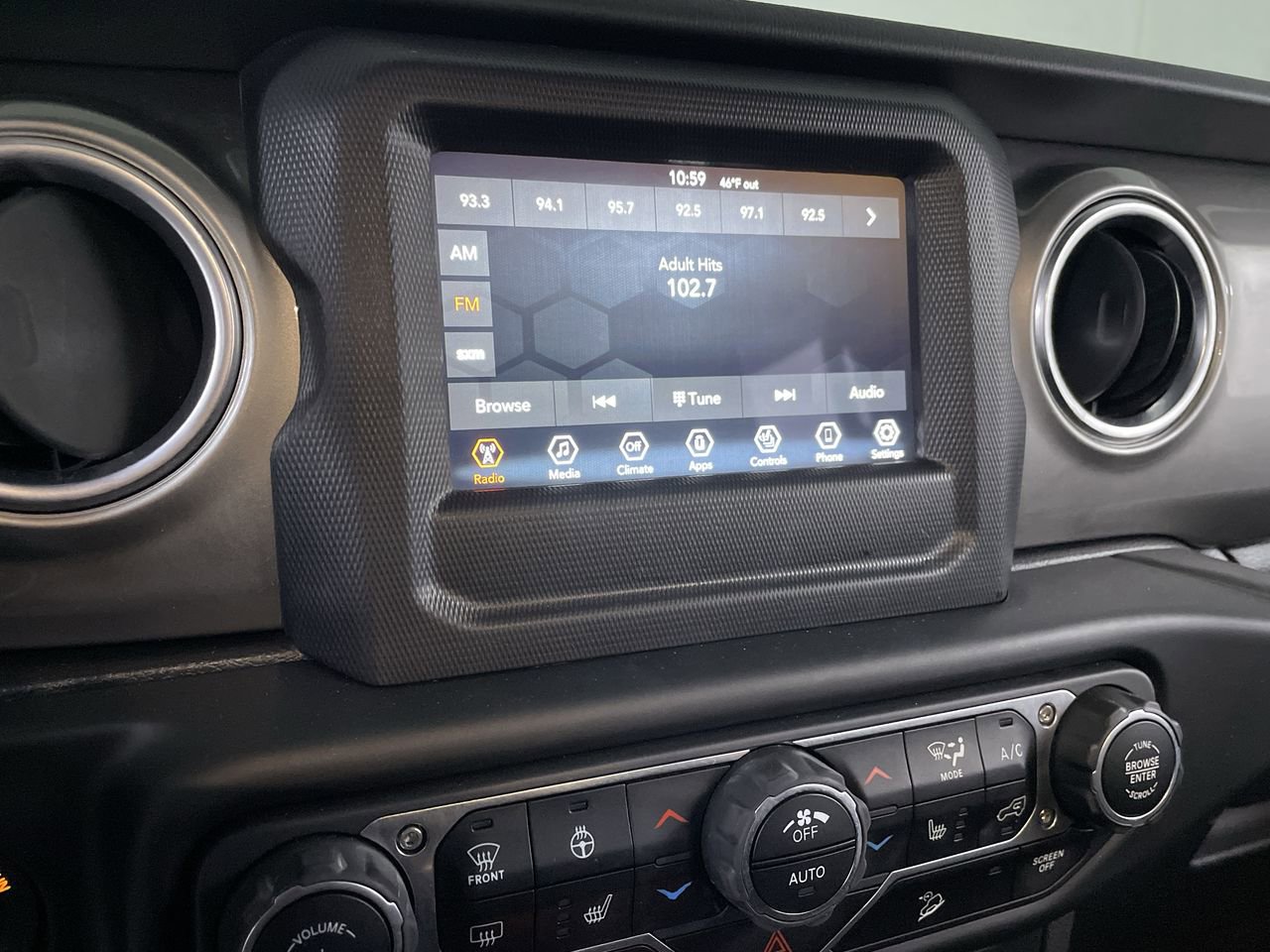 Used 2020 Jeep Wrangler Unlimited Sahara w/ Cold Weather Group AWD/4WD image 14