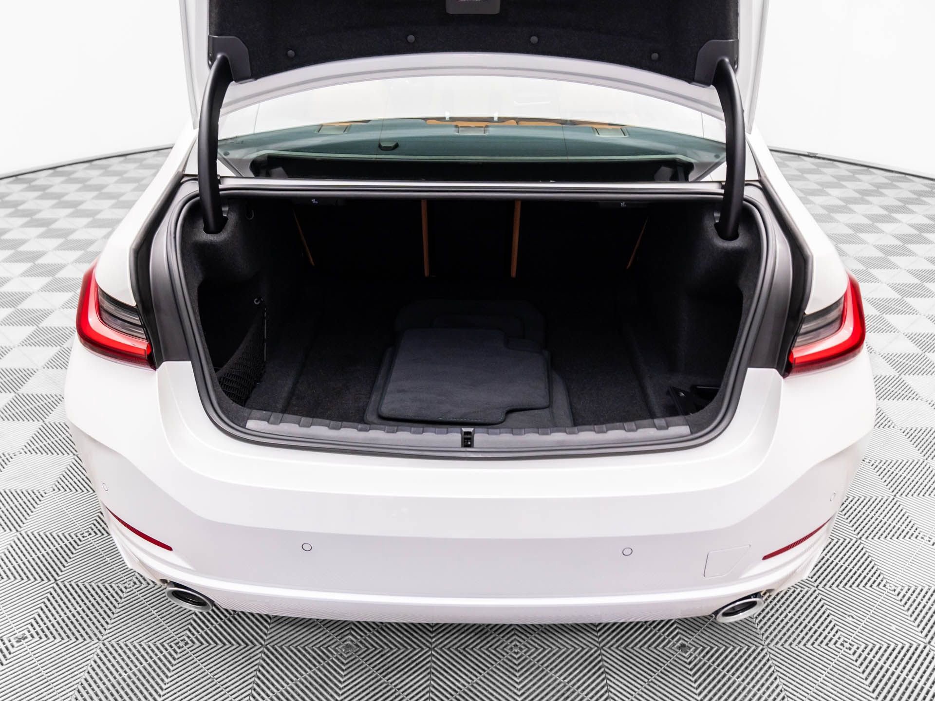 Certified 2024 BMW 330i xDrive Sedan image 33