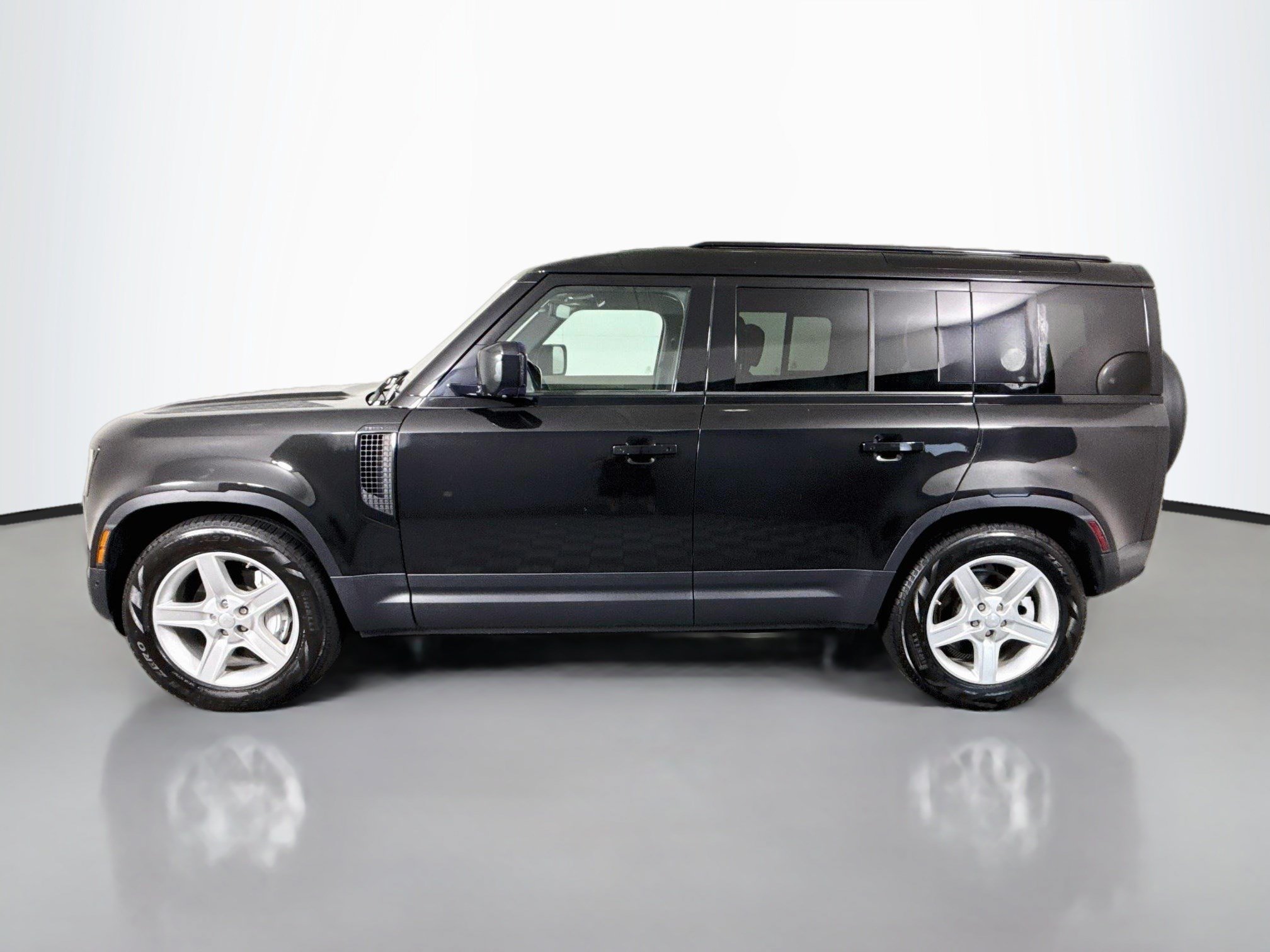 Used 2020 Land Rover Defender 110 SE AWD/4WD image 6