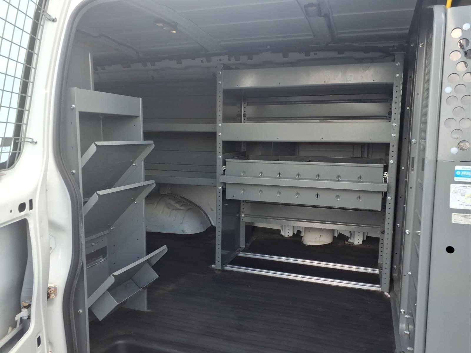 Used 2015 Chevrolet Express 2500 RWD image 22