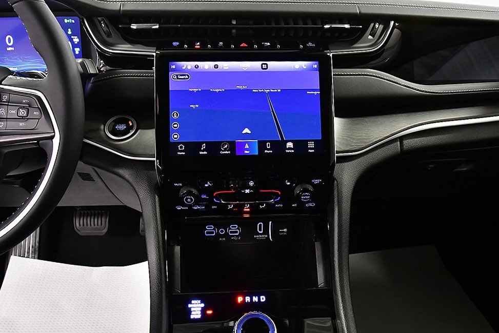 Used 2022 Jeep Grand Cherokee Limited 4xe image 22