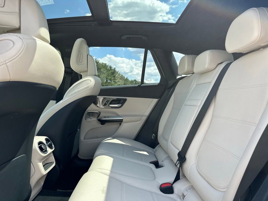 Used 2024 Mercedes-Benz GLC 300 4MATIC image 21