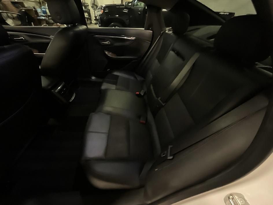 Used 2015 Chevrolet Impala LT w/ Convenience Package image 28