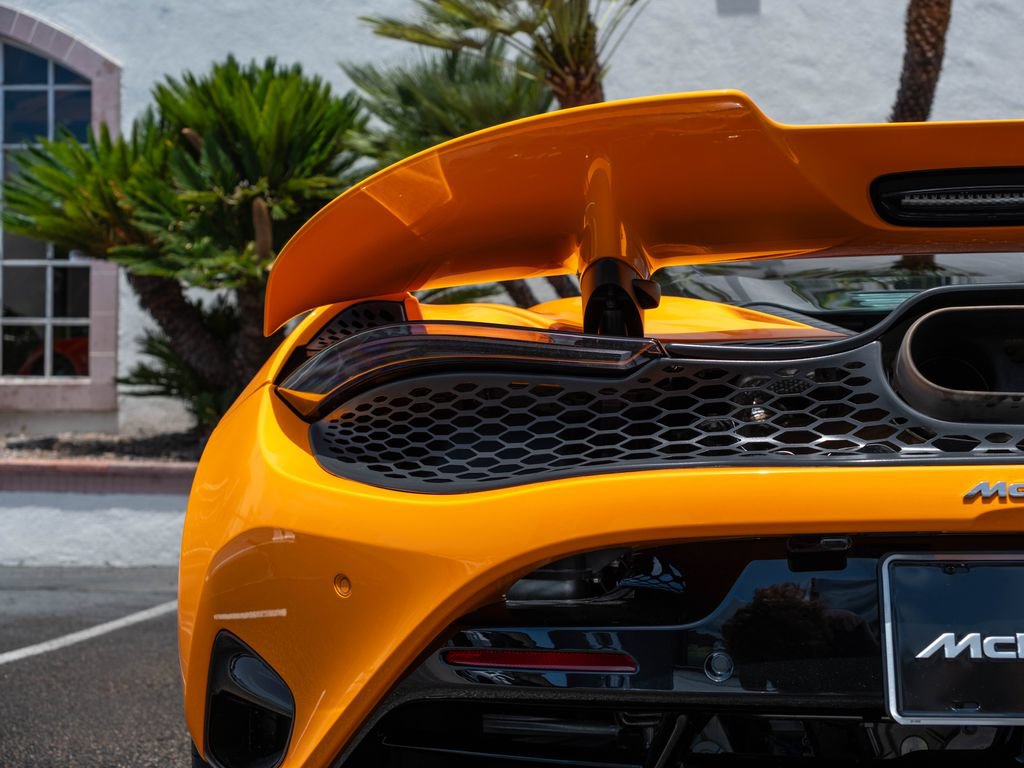 Used 2025 McLaren 750S RWD image 24