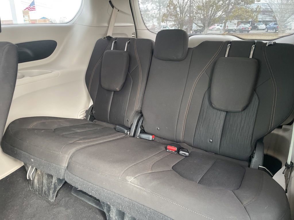 Used 2017 Chrysler Pacifica Touring w/ Tire & Wheel Group image 29